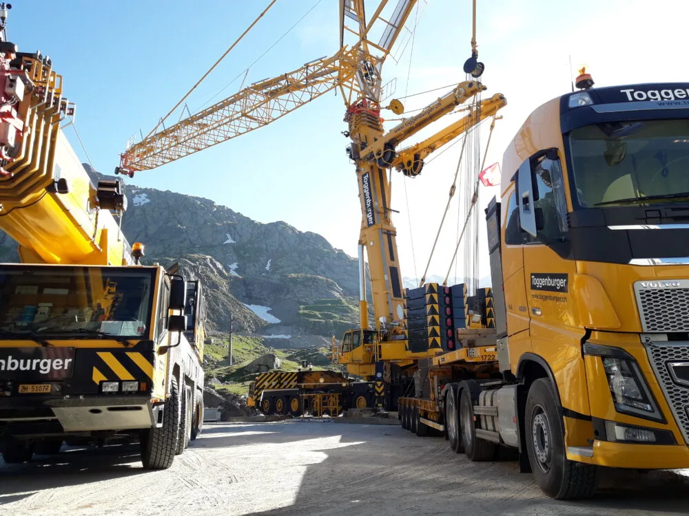 Man sieht einen Kran.